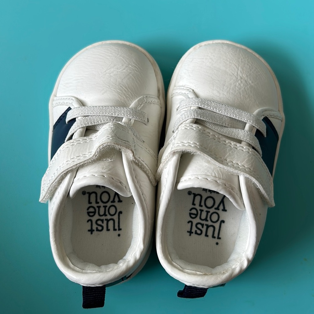 Carters BRAND NEW worn once size 4 sneaker